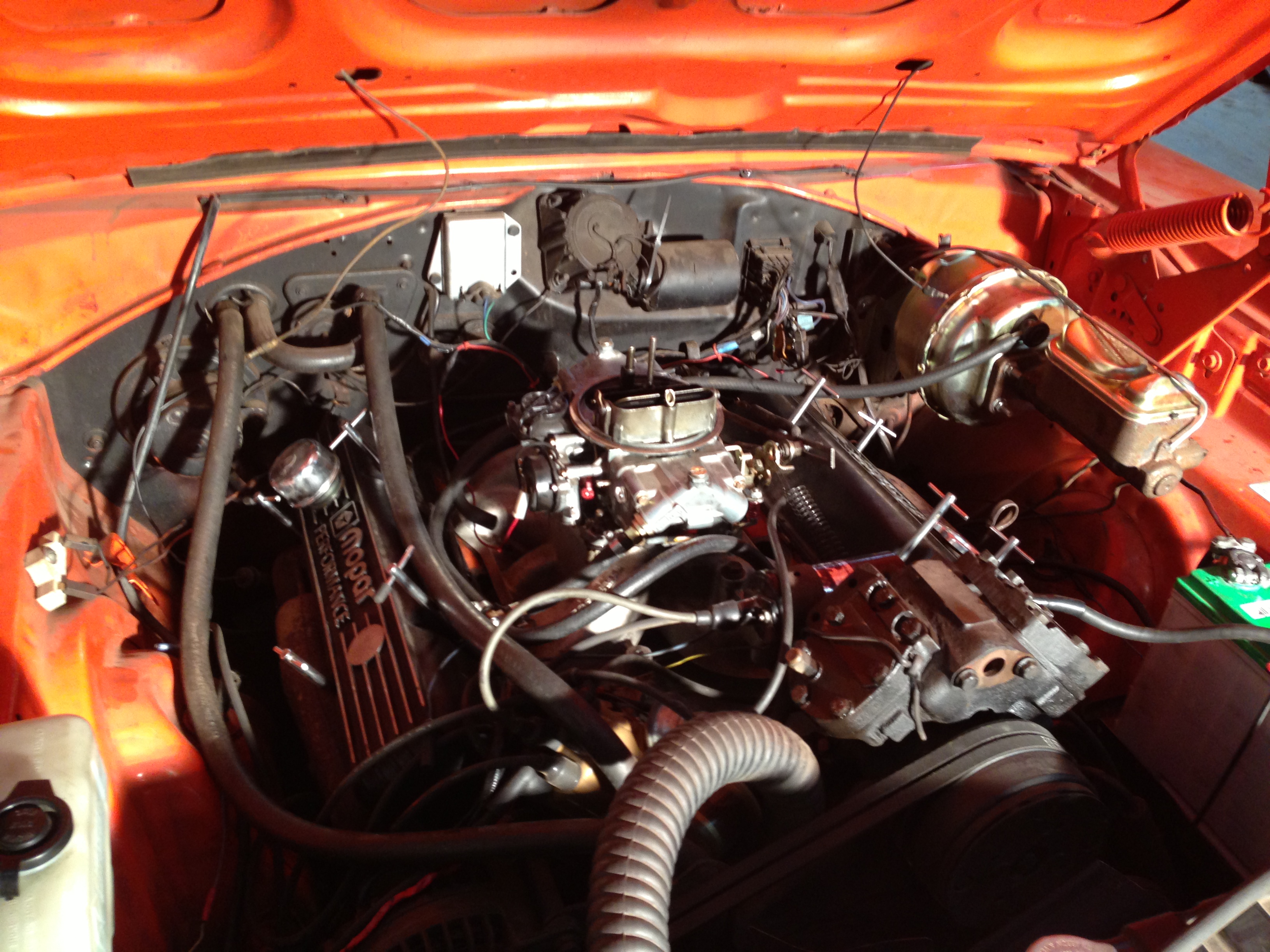 Holley 4150 Vacuum Secondary 670 CFM op een 383 B Dodge Big Block